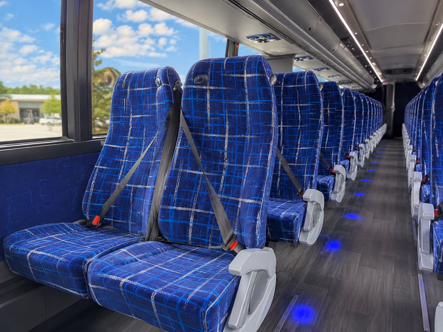 corporate airport shuttles to dfw and love field from little elm